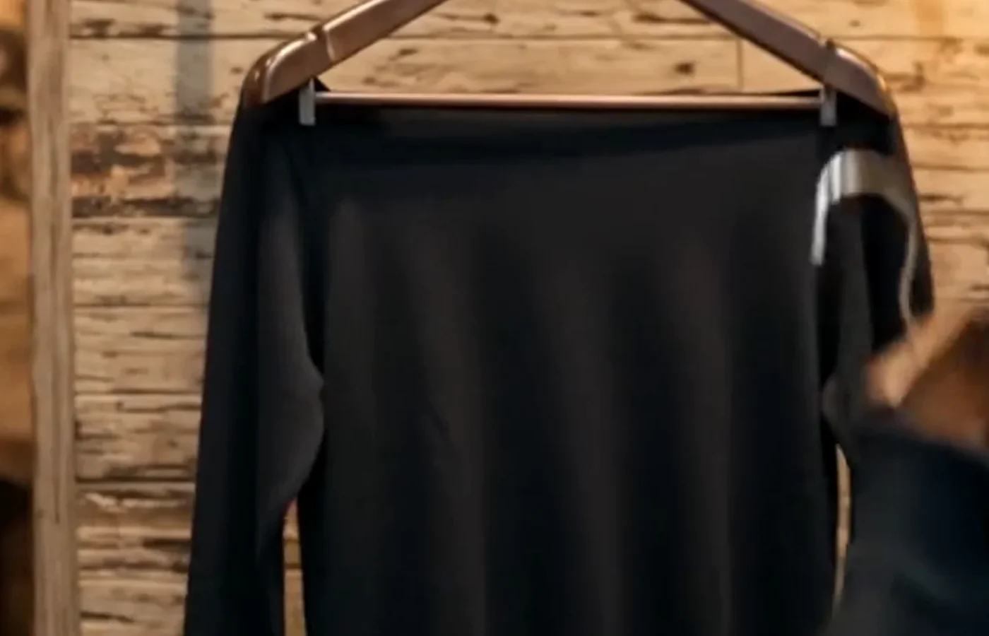 Ambiente de loja de moda masculina com textura amadeirada
